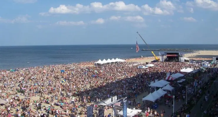 The 5th Street stage during the American Music Festival